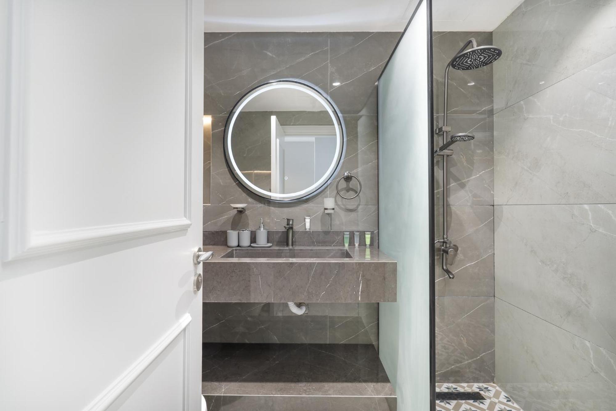 Simple Yet Special 1 Bed For 2 In Mayfair Tower Business Bay Appartement Dubaï