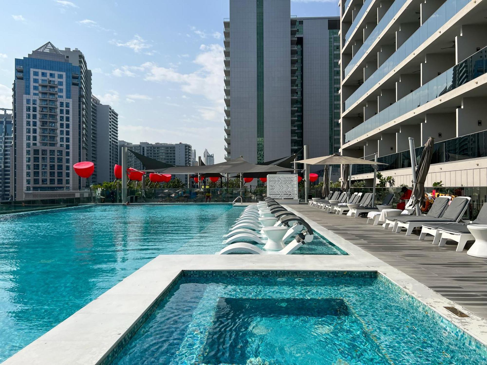 An Exquisite Apartment, 5mins To Mall