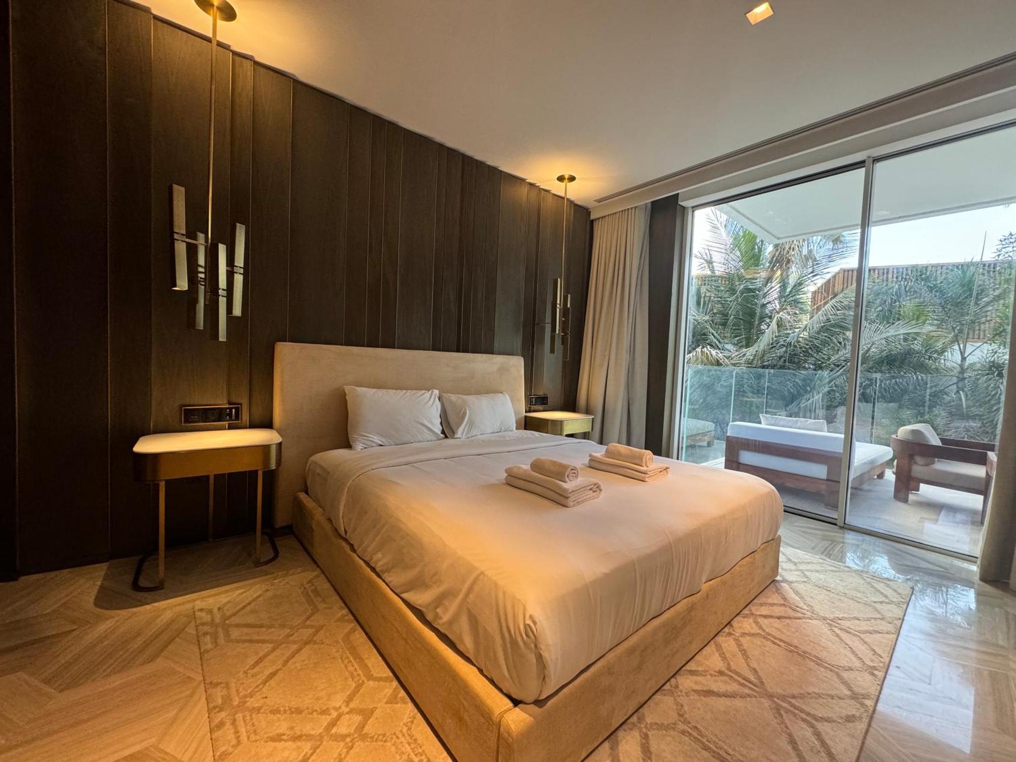 Ashri Hh In Five Palm Jumeriah Dubai