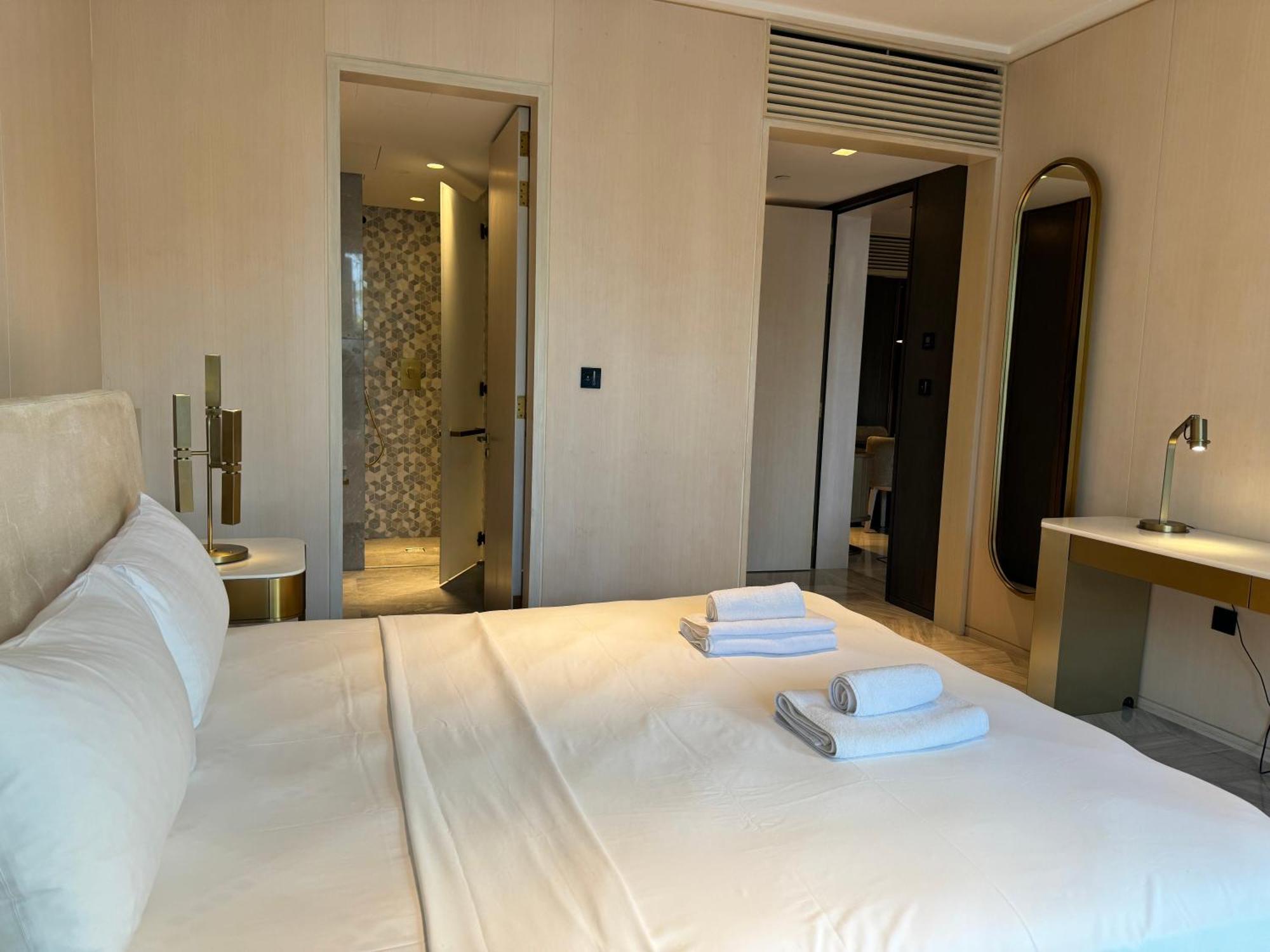 Ashri Hh In Five Palm Jumeriah Dubai