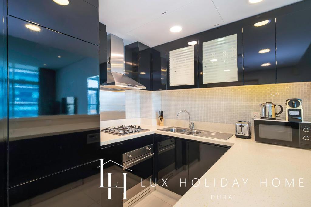 Lux The Bays Edge Canal View Apartment *