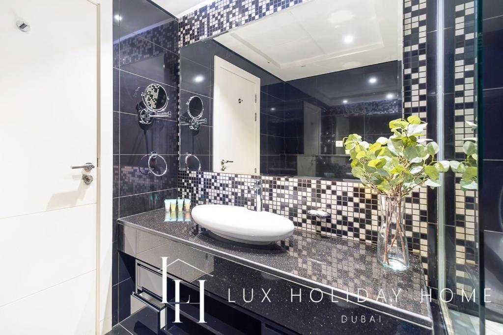Lux The Bays Edge Canal View Apartment *