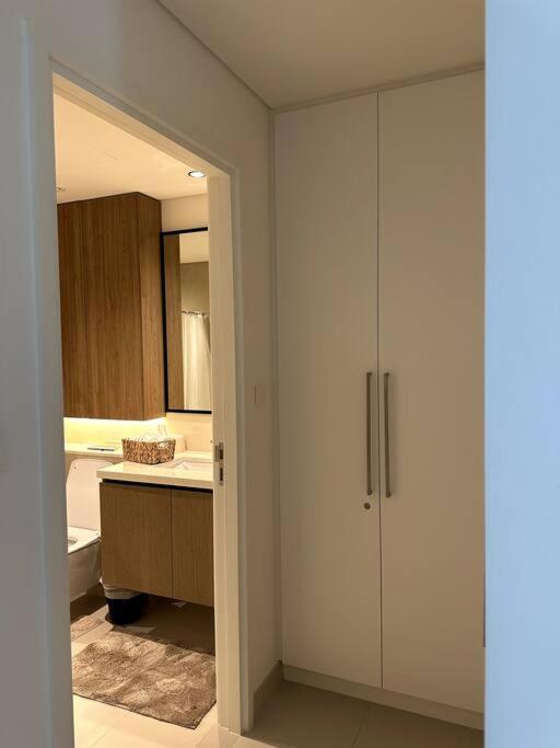 Luxury Downtown Burj Khalifa & Fountain View Apartment Dubai
