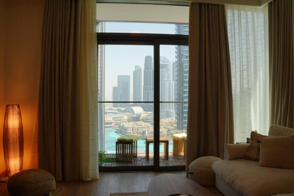 Luxury Downtown Burj Khalifa & Fountain View Apartment *