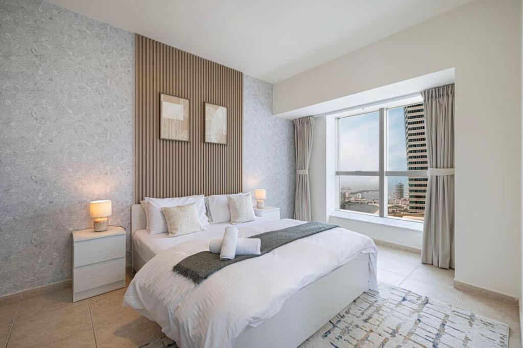 Lux 2br With Sea Views In Marina *
