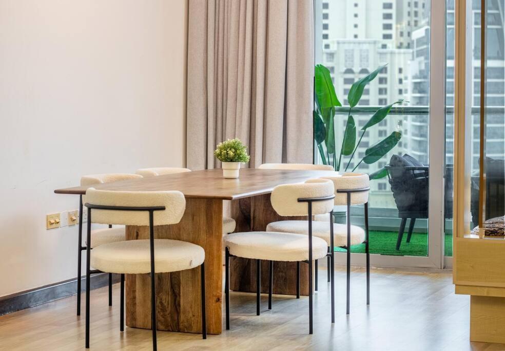 Spacious & Stylish 3 Bedroom W Mesmerizing Marina View