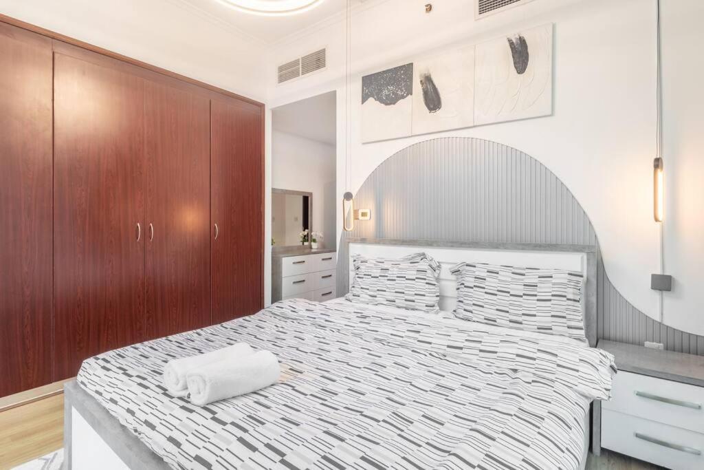 Spacious & Stylish 3 Bedroom W Mesmerizing Marina View Dubaï