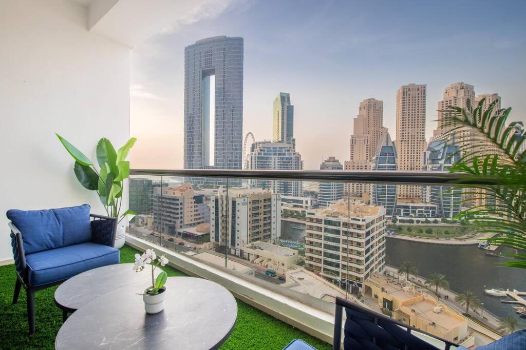 Spacious & Stylish 3 Bedroom W Mesmerizing Marina View *