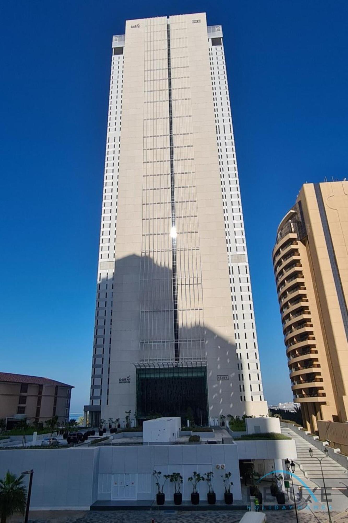 Picturesque 3br With Assistant In The One Jbr By Deluxe Homes Appartement *