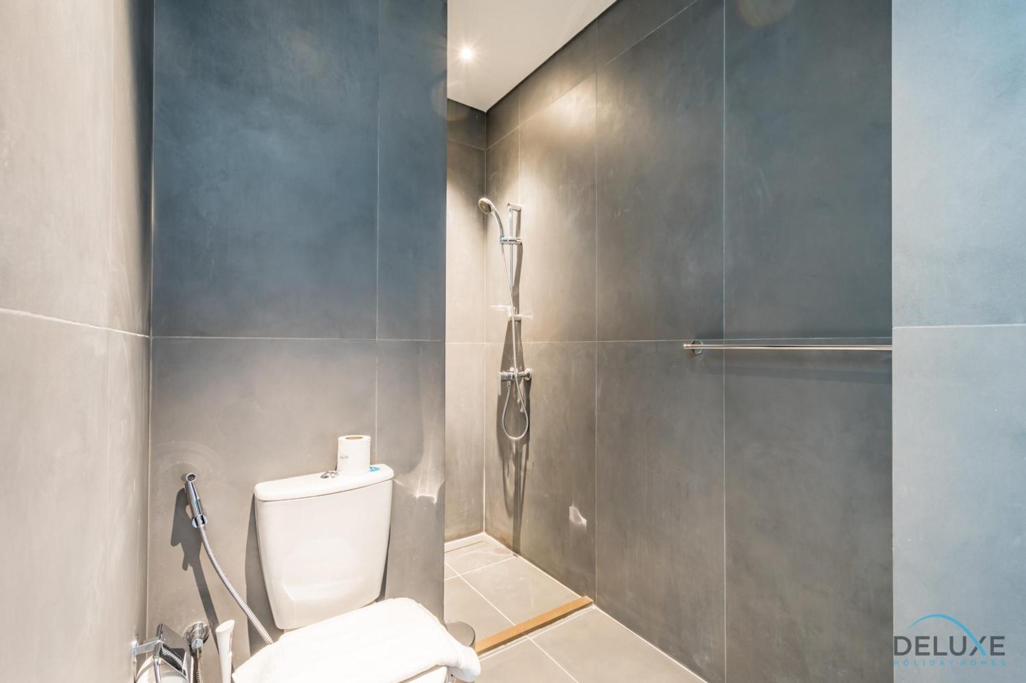 Picturesque 3br With Assistant In The One Jbr By Deluxe Homes Dubaï