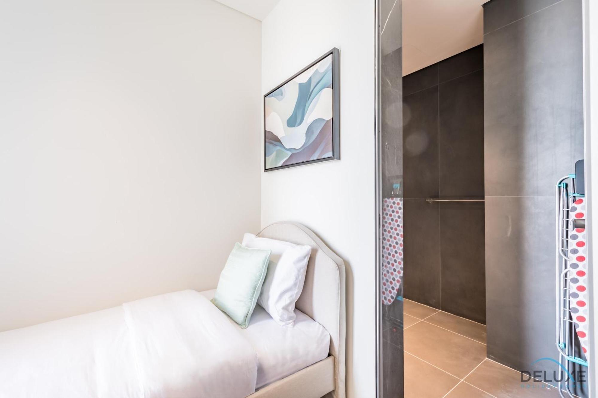 Picturesque 3br With Assistant In The One Jbr By Deluxe Homes Dubaï