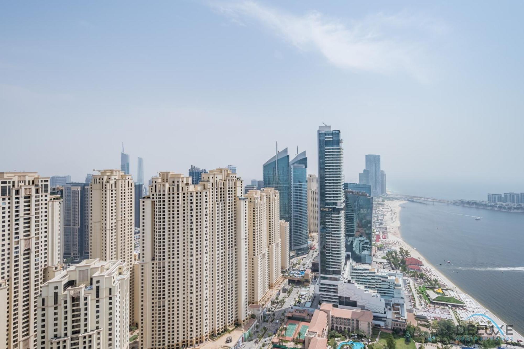 Picturesque 3br With Assistant In The One Jbr By Deluxe Homes Appartement *