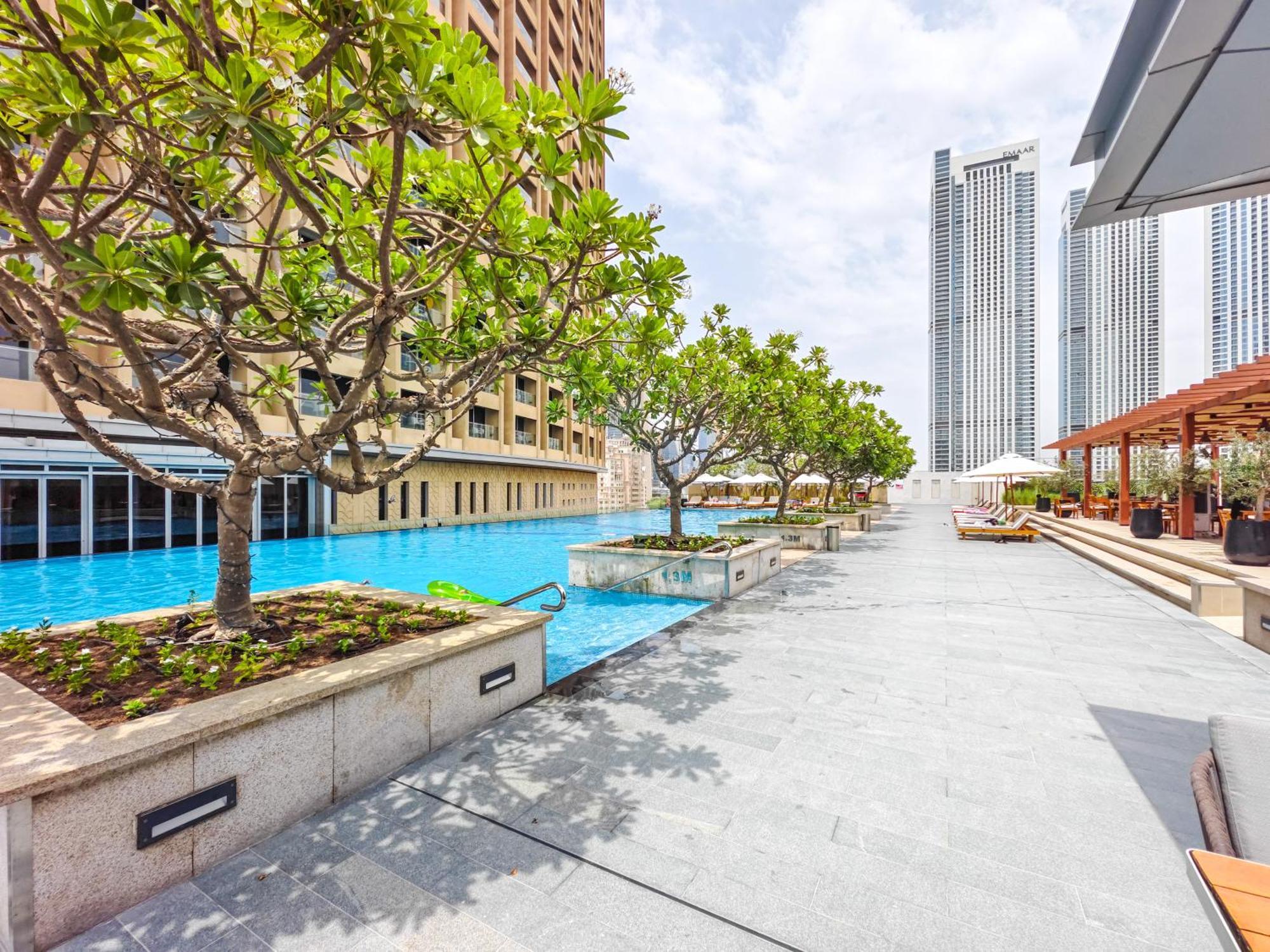 Snug In Mall Steps From Burj Khalifa