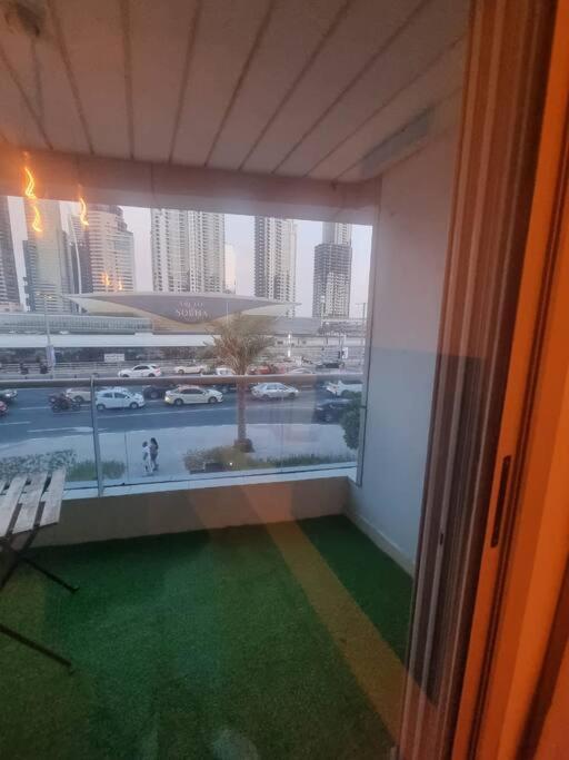 Spacious 2 Bed Marina-near Metro