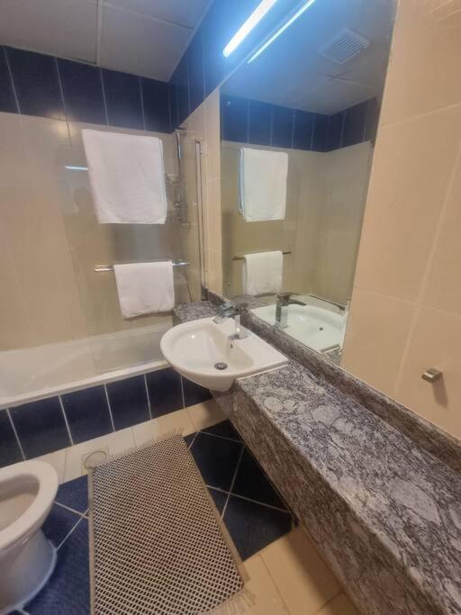 Apartment Spacious 2 Bed Marina-near Metro *