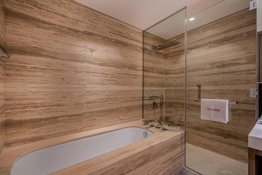 #43 Spacious 1br In Sterling Tower Business Bay Dubái
