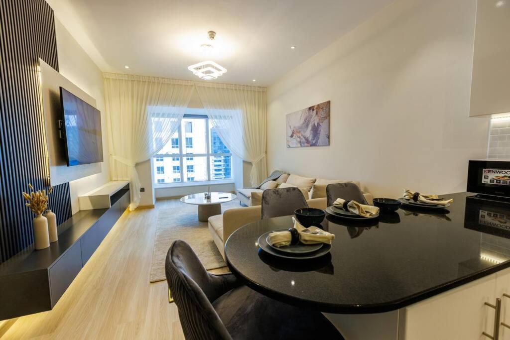 Stylish 1 Bedroom In Marina