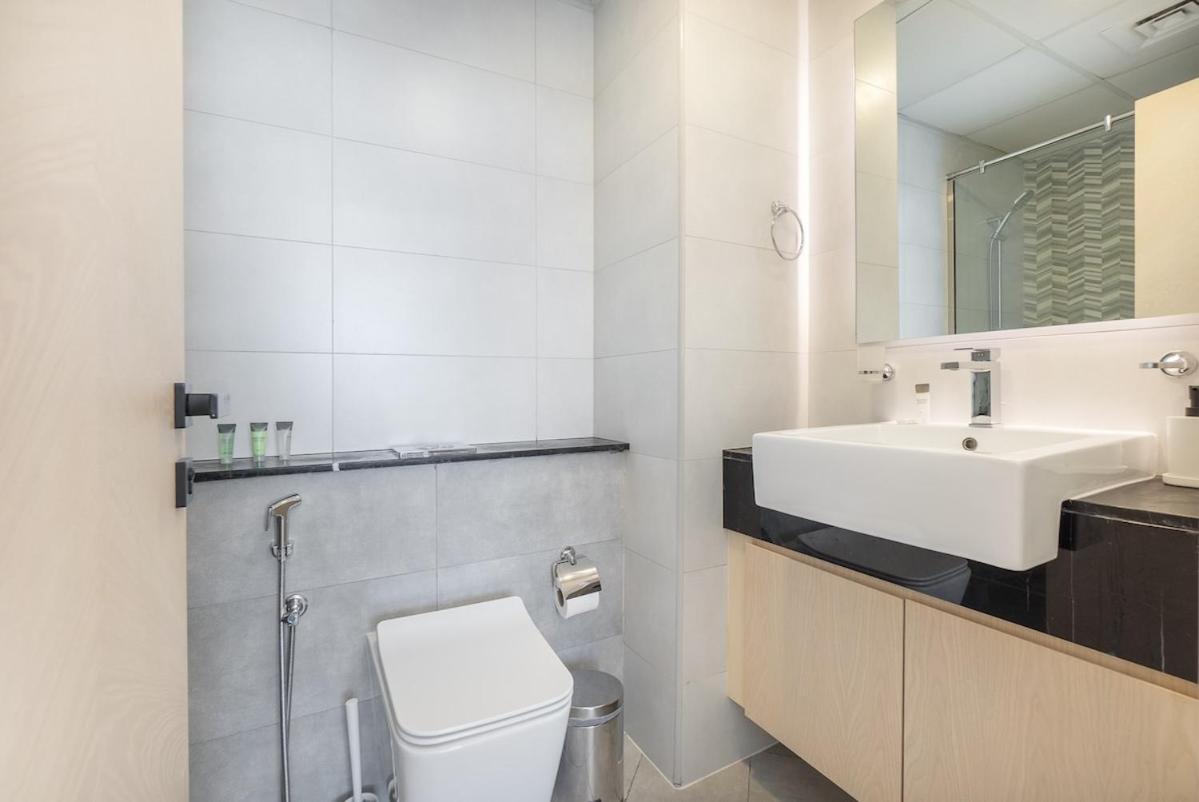 Eye-captivating 1 Bed For 2 *