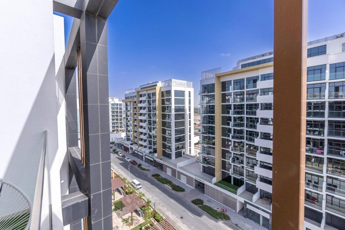 Appartement Elegant 1-bedroom Perfect For 4 At Azizi Riviera In Meydan One Dubaï