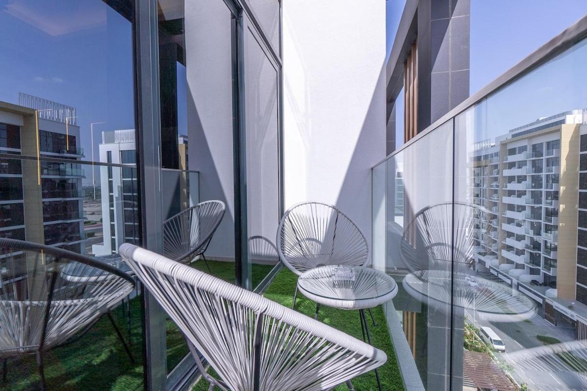 Elegant 1-bedroom Perfect For 4 At Azizi Riviera In Meydan One Dubaï