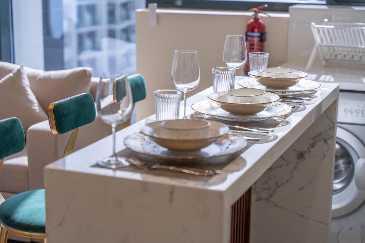 Elegant 1-bedroom Perfect For 4 At Azizi Riviera In Meydan One Appartement Dubaï