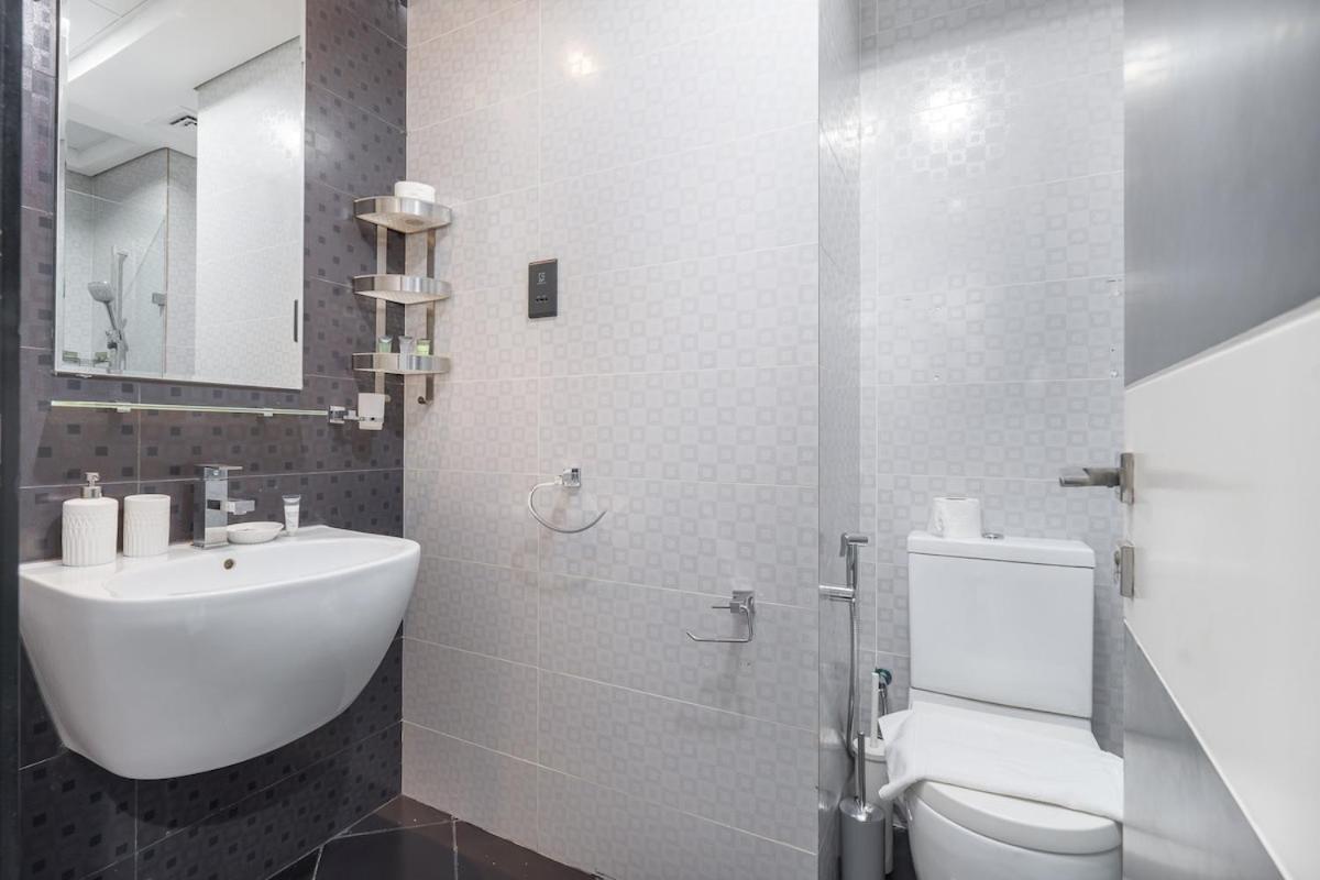 Phenomenal Flat In Sports City