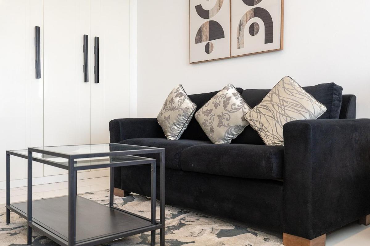 Phenomenal Flat In Sports City Dubaï