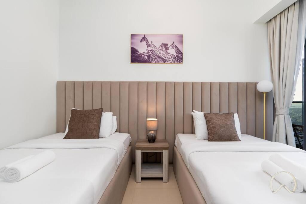 Luxurious 3br In Act 1 Act 2 With Burj Khalifa View Lägenhet Dubai