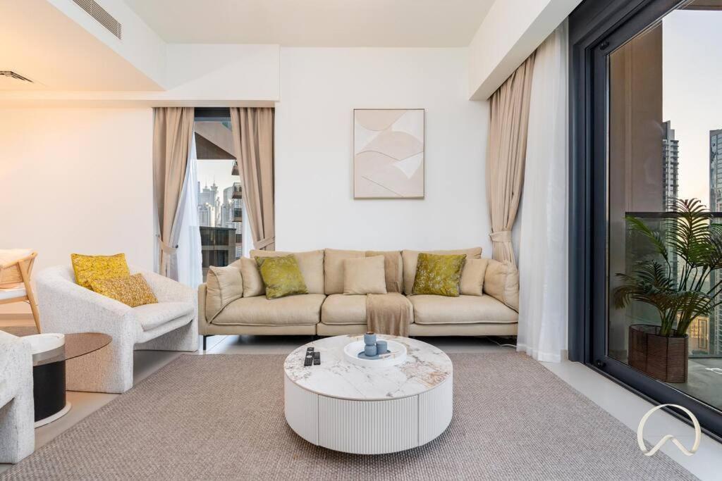 Luxurious 3br In Act 1 Act 2 With Burj Khalifa View Dubai