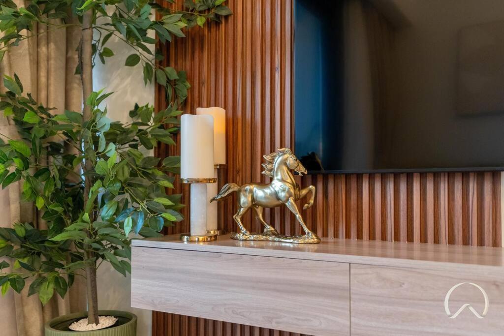 Luxurious 3br In Act 1 Act 2 With Burj Khalifa View *