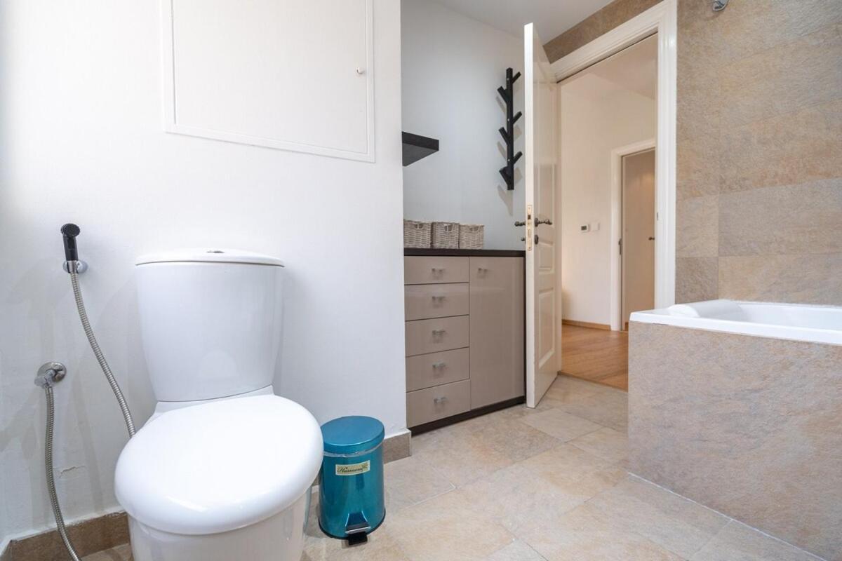 Stylish Pad Right By The Beach