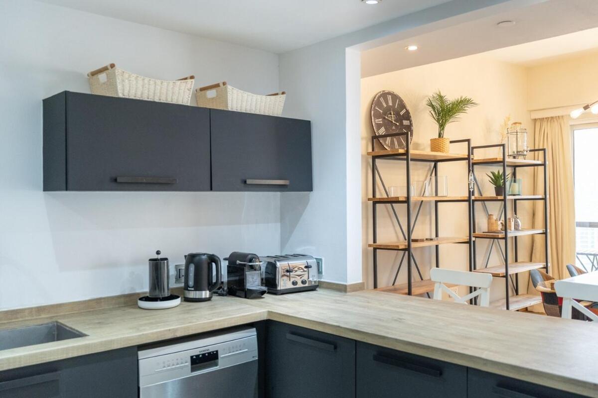 Stylish Pad Right By The Beach Feriehus