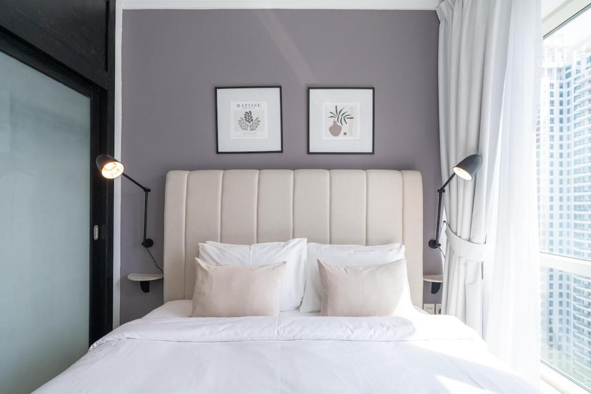 Luxurious And Minimalist 3br In Marina Apartment Dubai