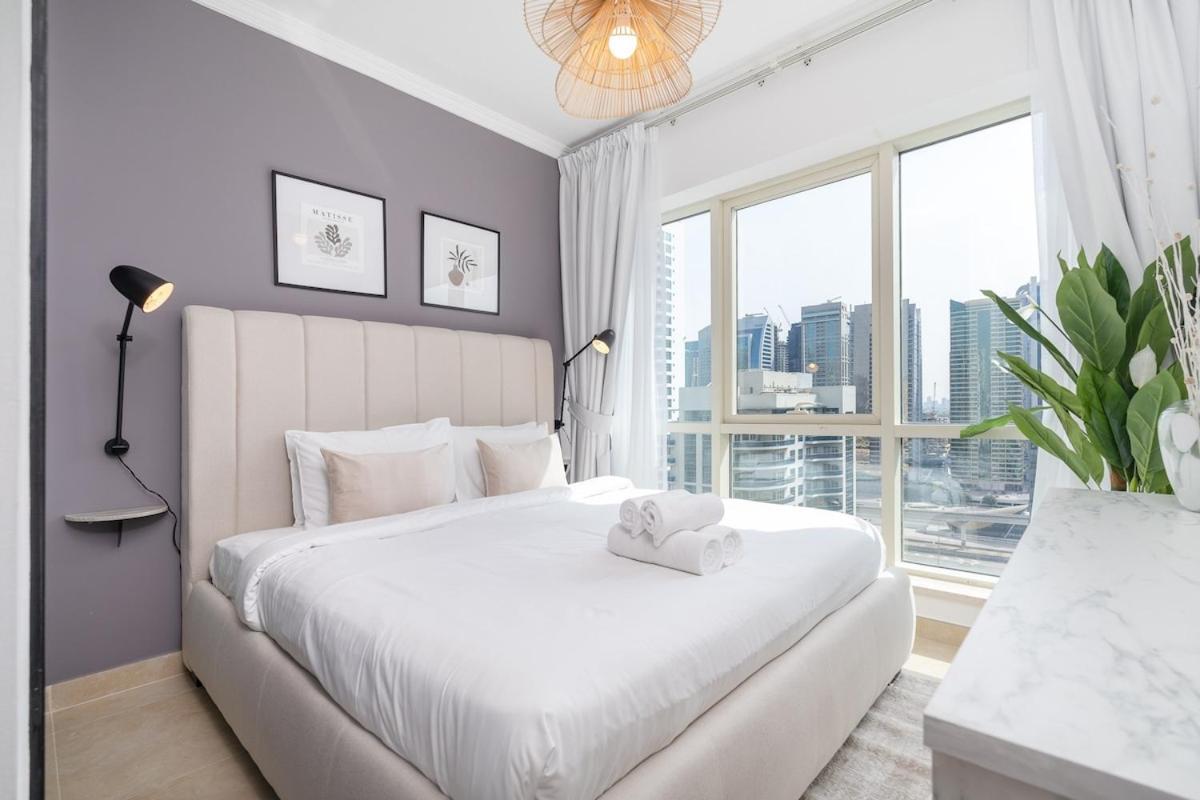 Luxurious And Minimalist 3br In Marina Dubai