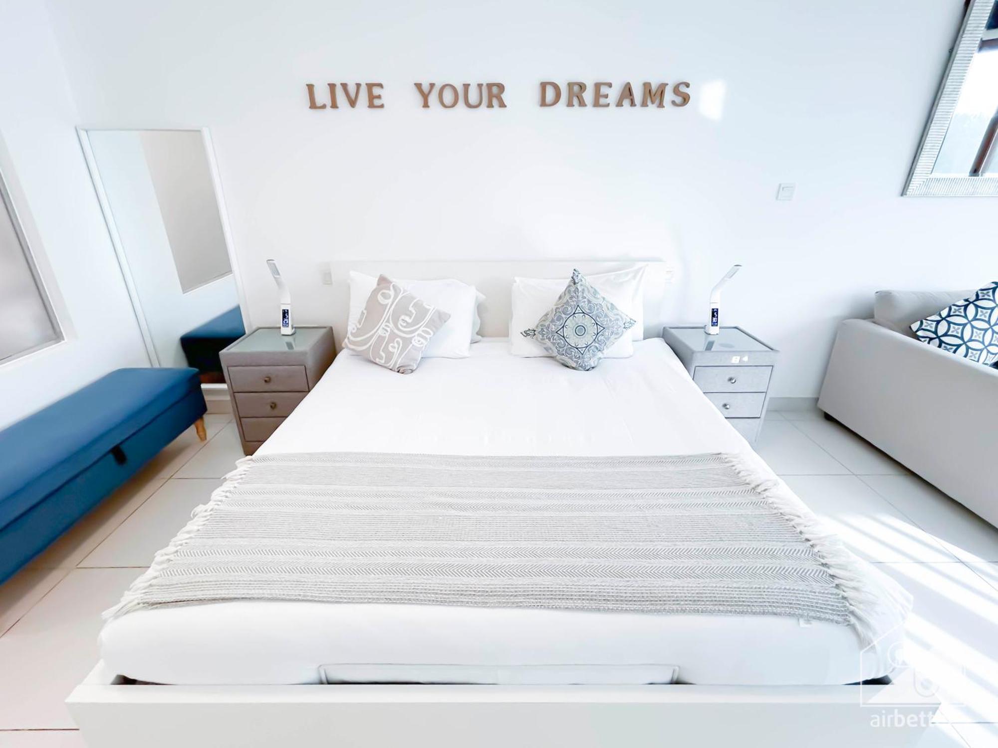Apartemen New! Luxurious With Breath-taking Palm Views