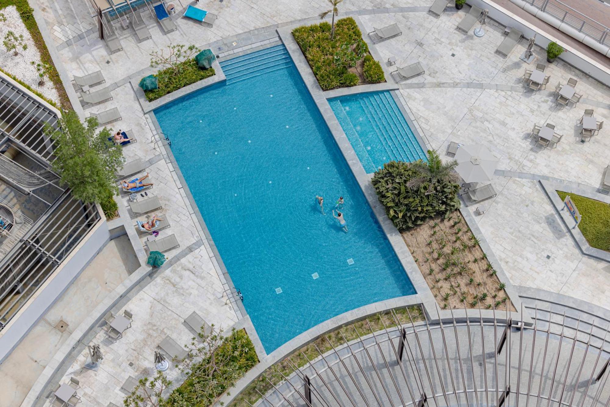 Daniels 1br At Silverene Tower Marina * Dubaï