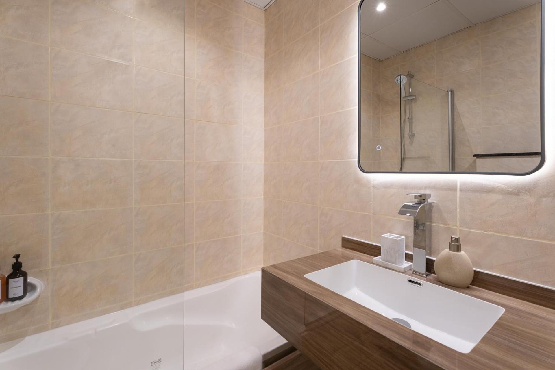 Nasma Luxury - Elevated Comfort & Style In A 24th Floor Appartement