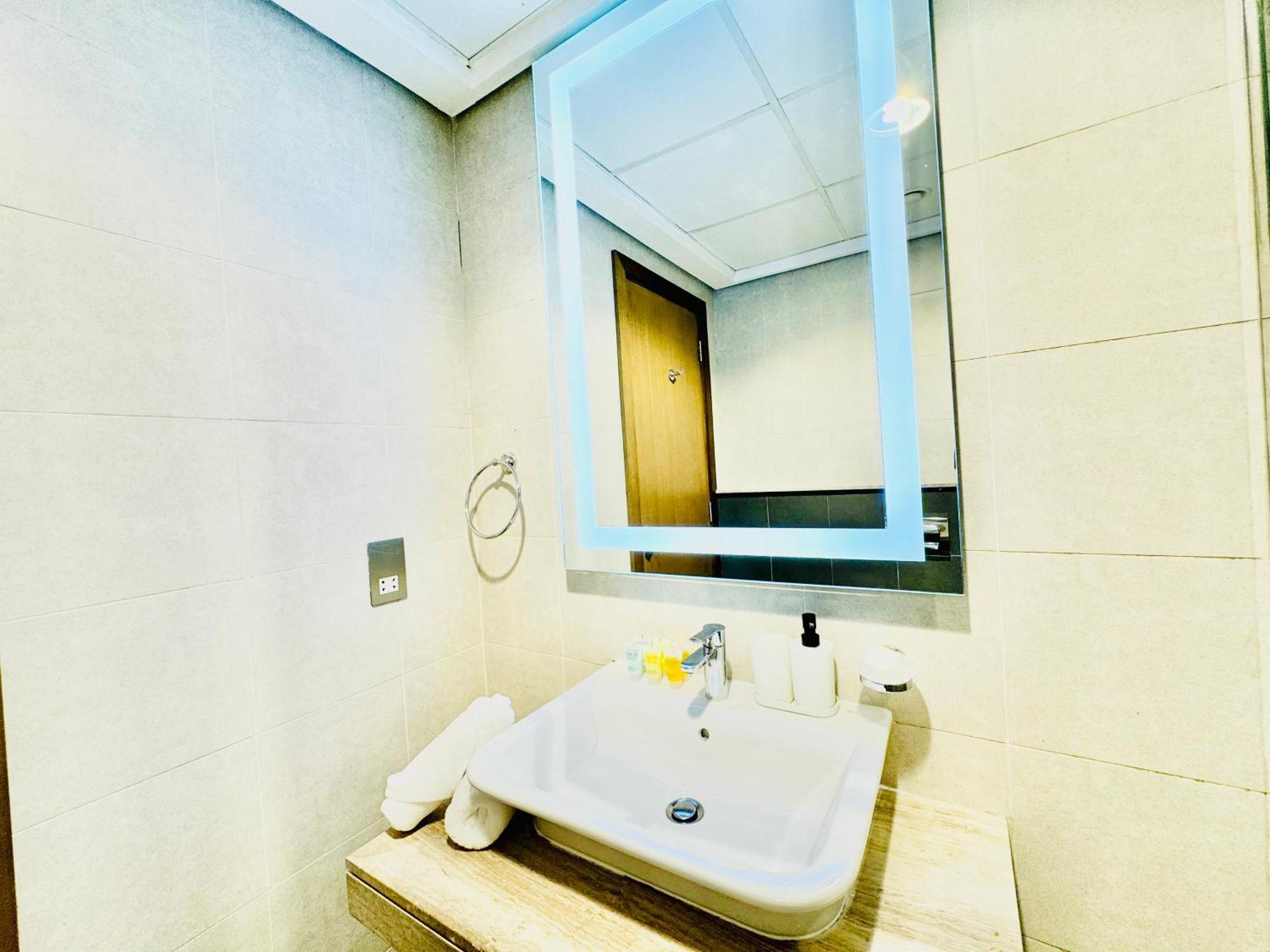 Venduras - Charming 1-bedroom Haven In Jaddaf Apartamento