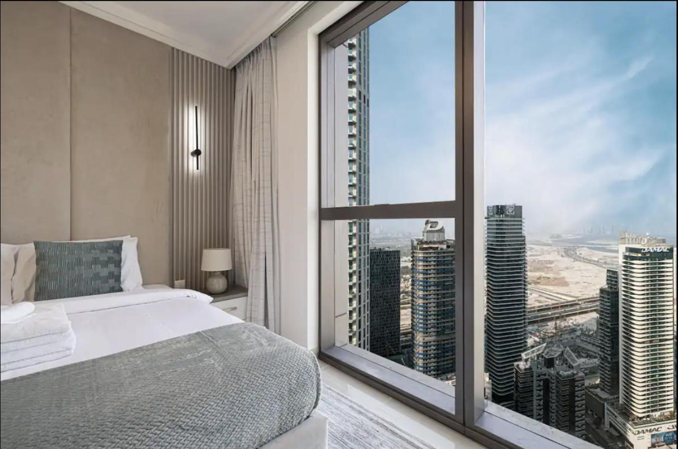 Burj View Infinity Pool - Mall Connection Dubai
