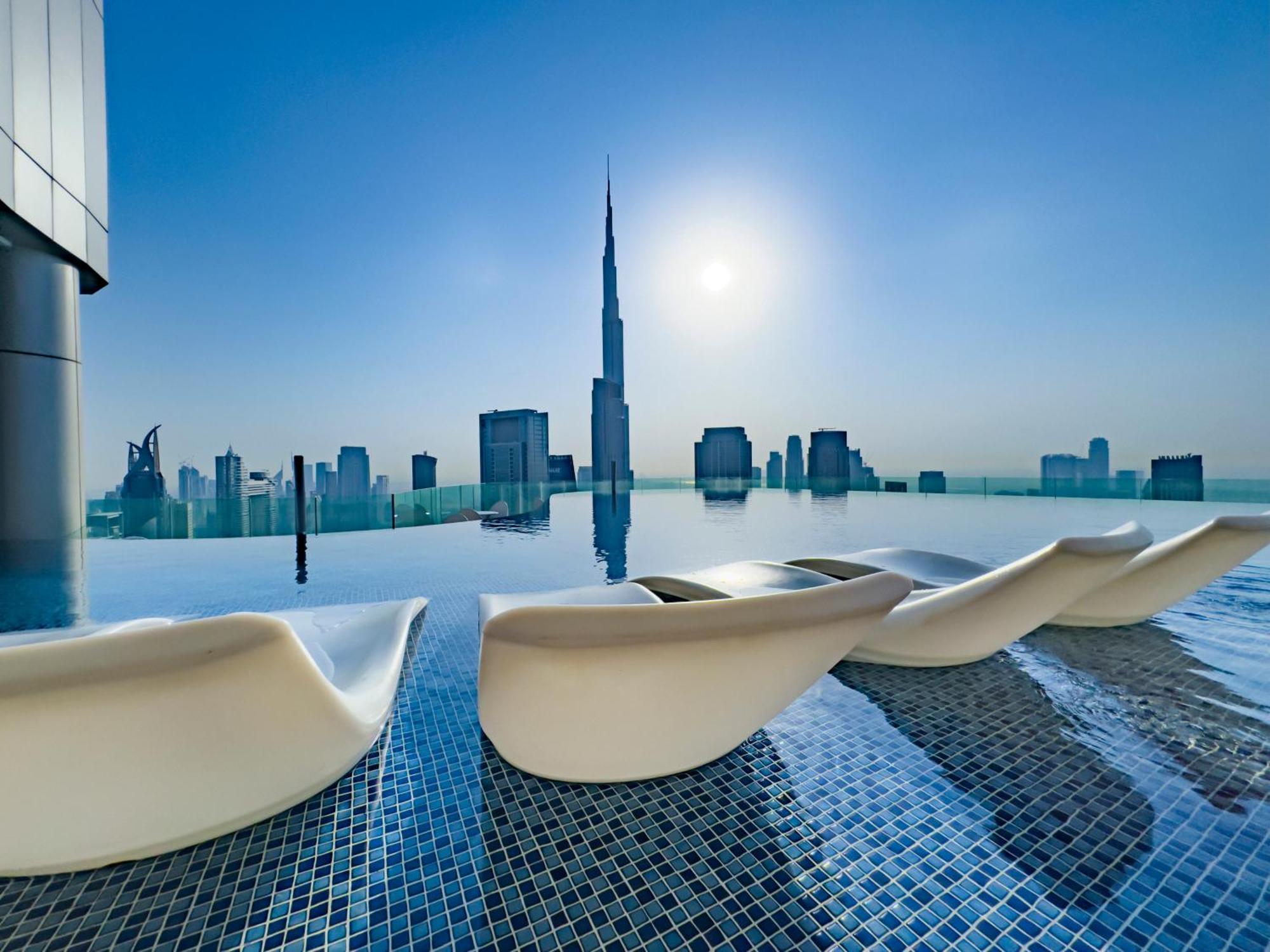 Apartemen Paramount Midtown - 53rd Floor 2bedroom With Famous Roof Infinity Pool Overlooking Burj Khalifa Dubai