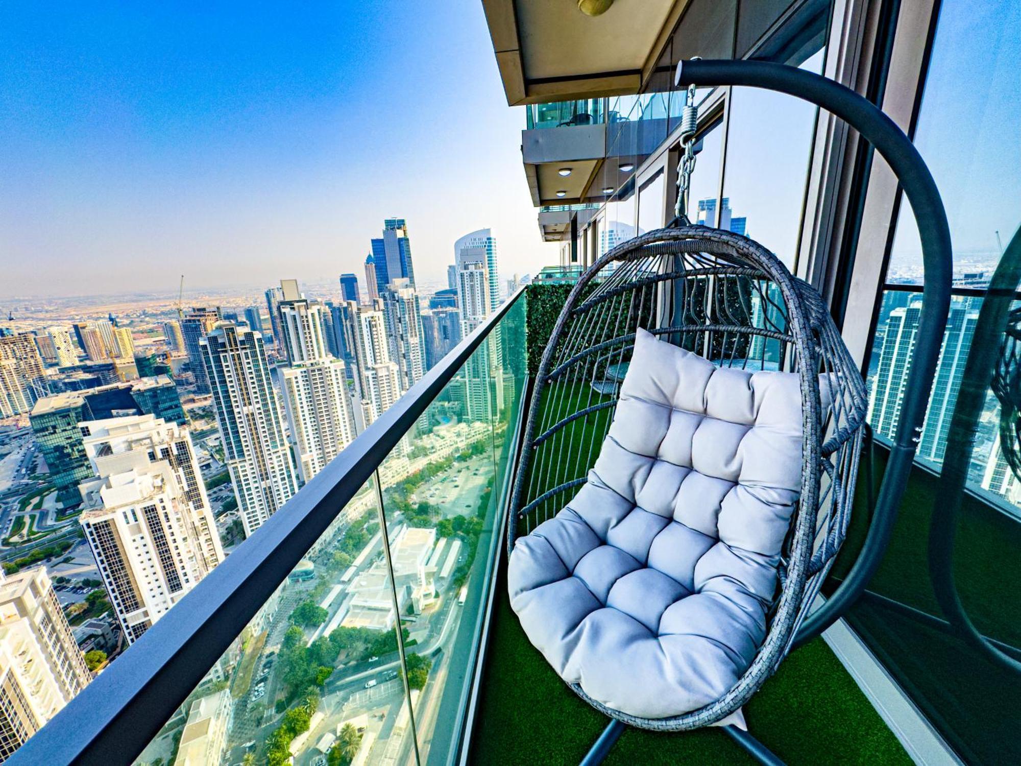 Paramount Midtown - 53rd Floor 2bedroom With Famous Roof Infinity Pool Overlooking Burj Khalifa Apartemen *
