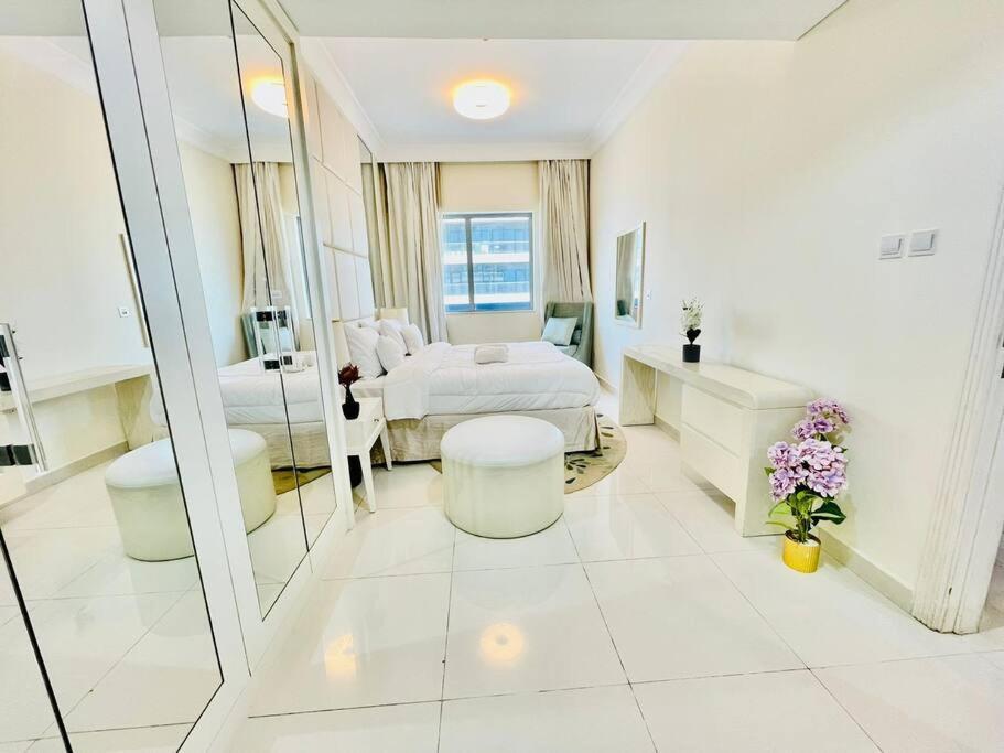 Luxurious Stay, Downtown, The Signature, Mall Street *