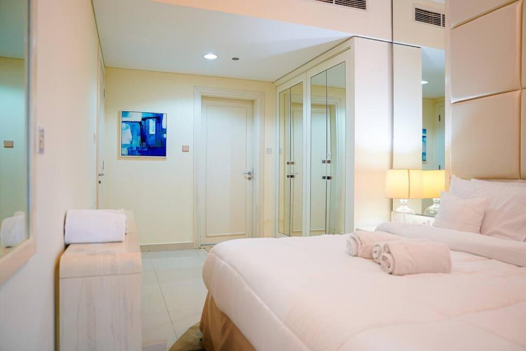 Luxurious Stay, Downtown, The Signature, Mall Street Apartment *