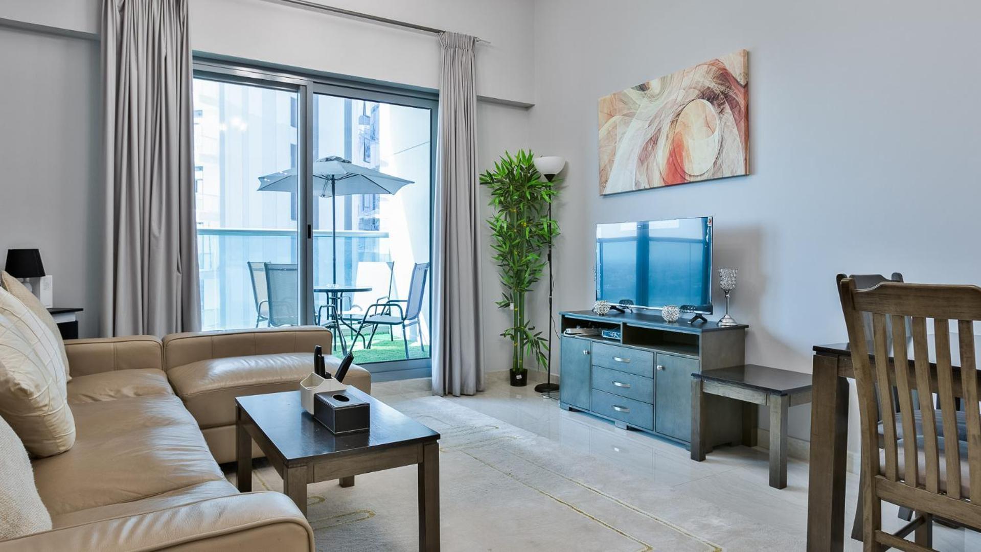 Easemytrip - Elegant Canal-view 1br In The Heart Of Dubai
