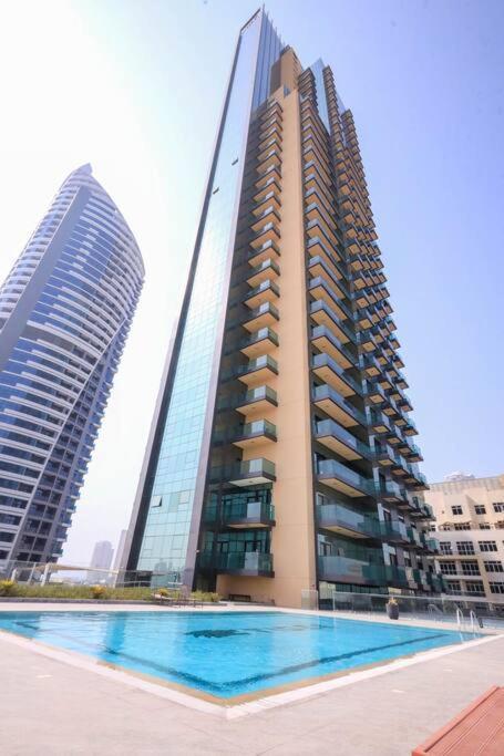 Super Luxury 1-bedroom For Rent At Jumeirah Village Circle Apartamento