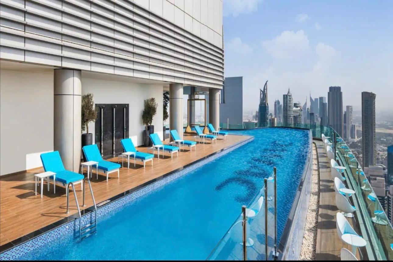 62nd Floor With Stunning Sea Views Infinity Pool Access 2-bedroom Apartment *