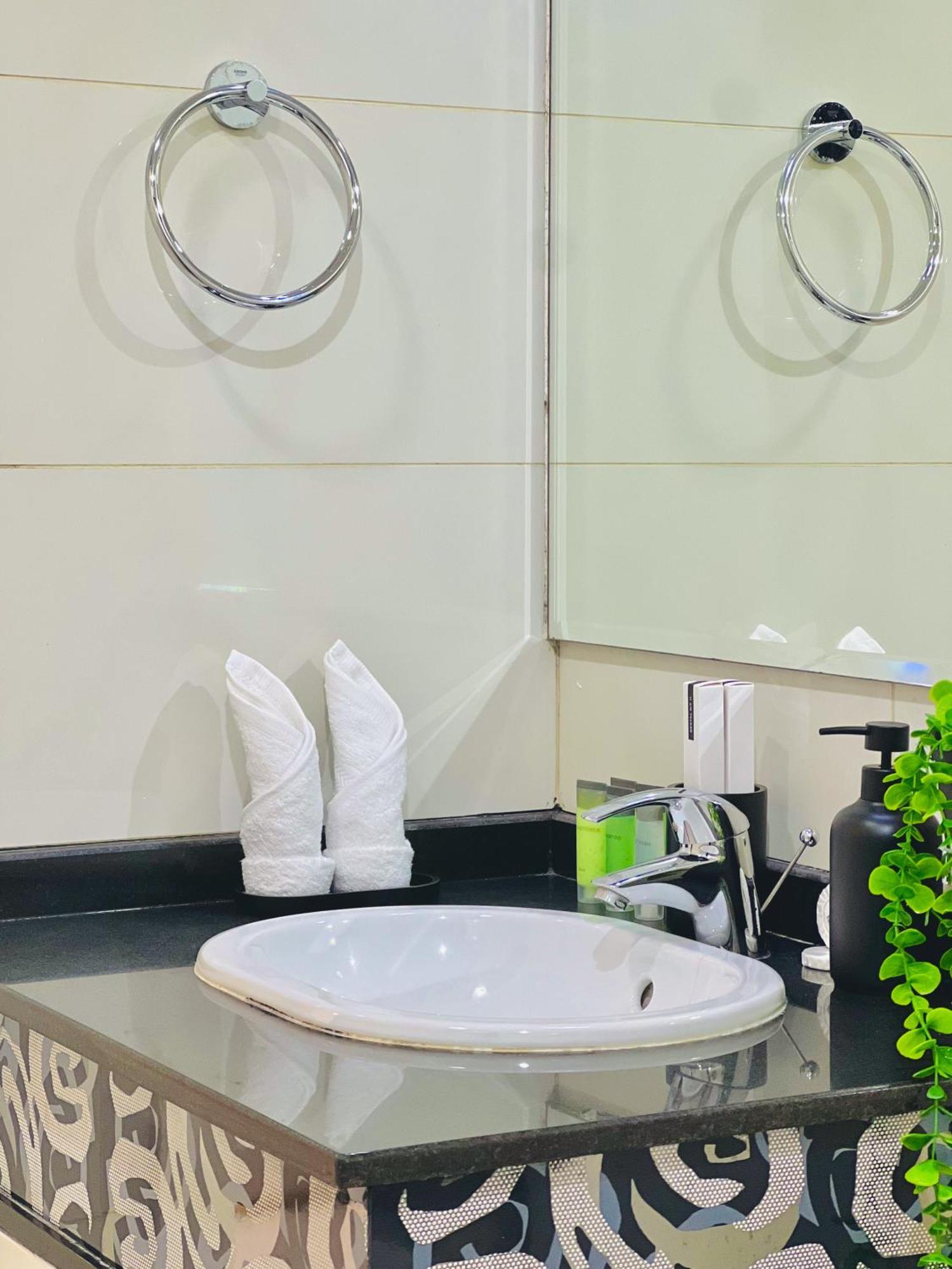 Waves - Executive Bay Studio, Canal View And Modern Amenities Appartement Dubaï