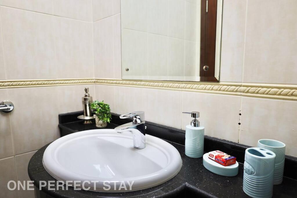 Stunning View 1 Bedroom Pool & Gym Appartement