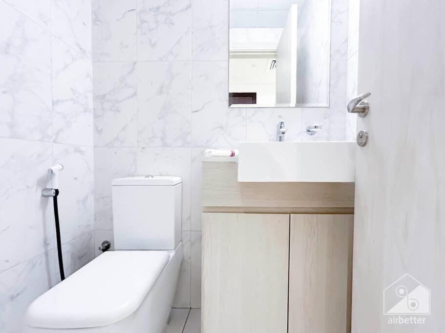 Luxurious 1br With Balcony In Production Dubái