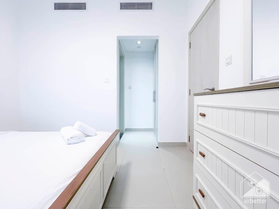 Luxurious 1br With Balcony In Production Dubái